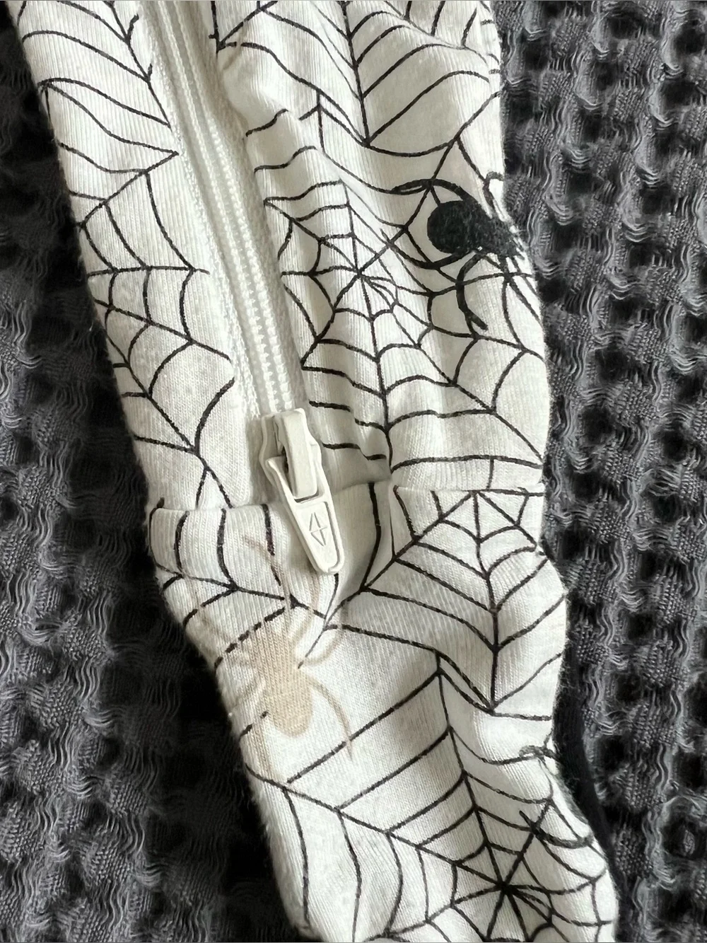 Kyte BABY Cream Spider Web Zip One-Piece with Black Trim Size 3/6 Months